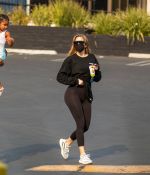 Access_Kardashian_6.jpg
