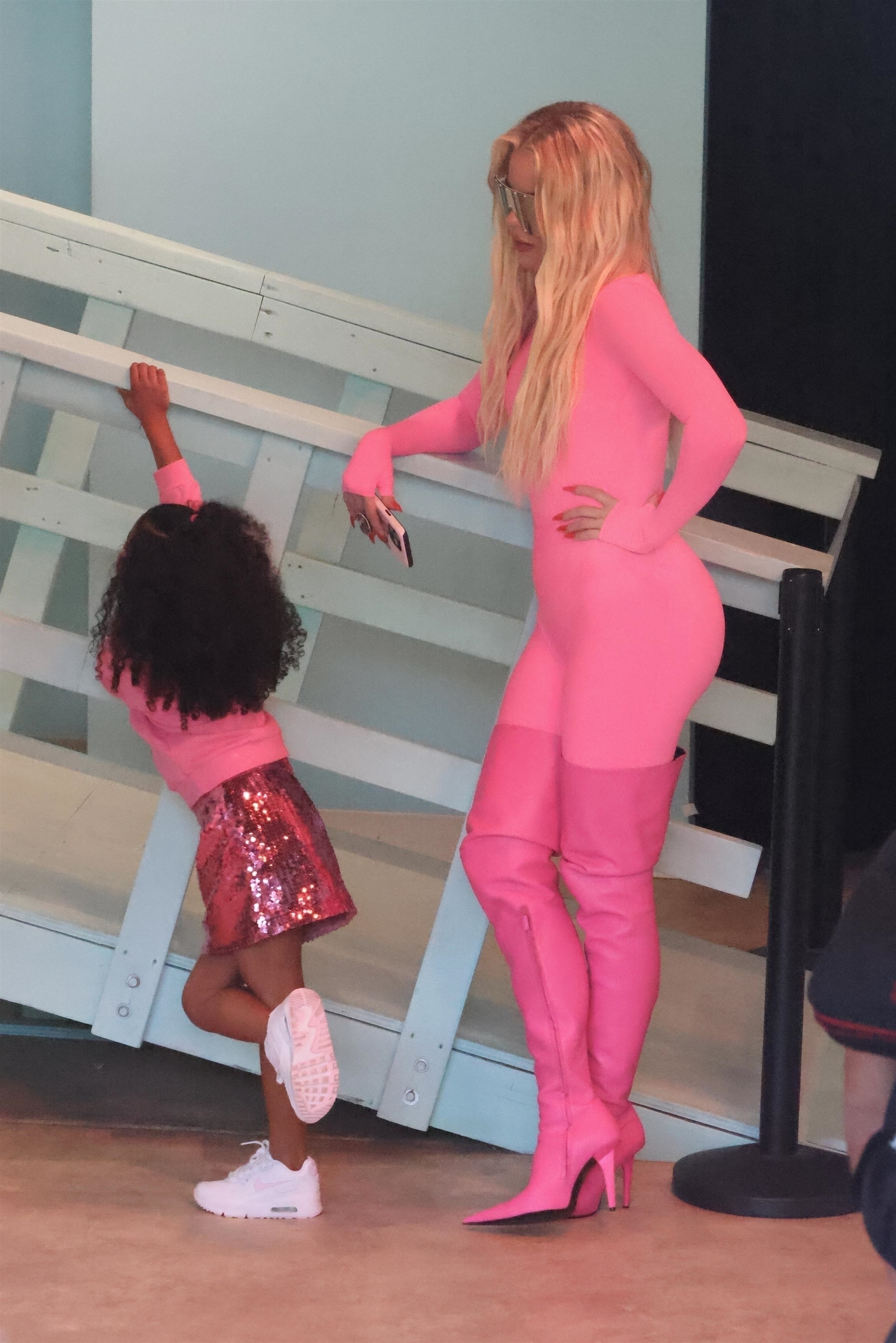 Access_Kardashian_90.jpg