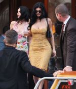Access_Kardashian_4~0.jpg