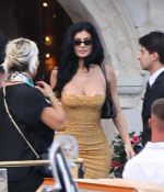 Access_Kardashian_6~1.jpg
