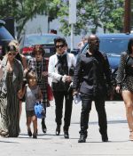 Access_Kardashian_3.jpg