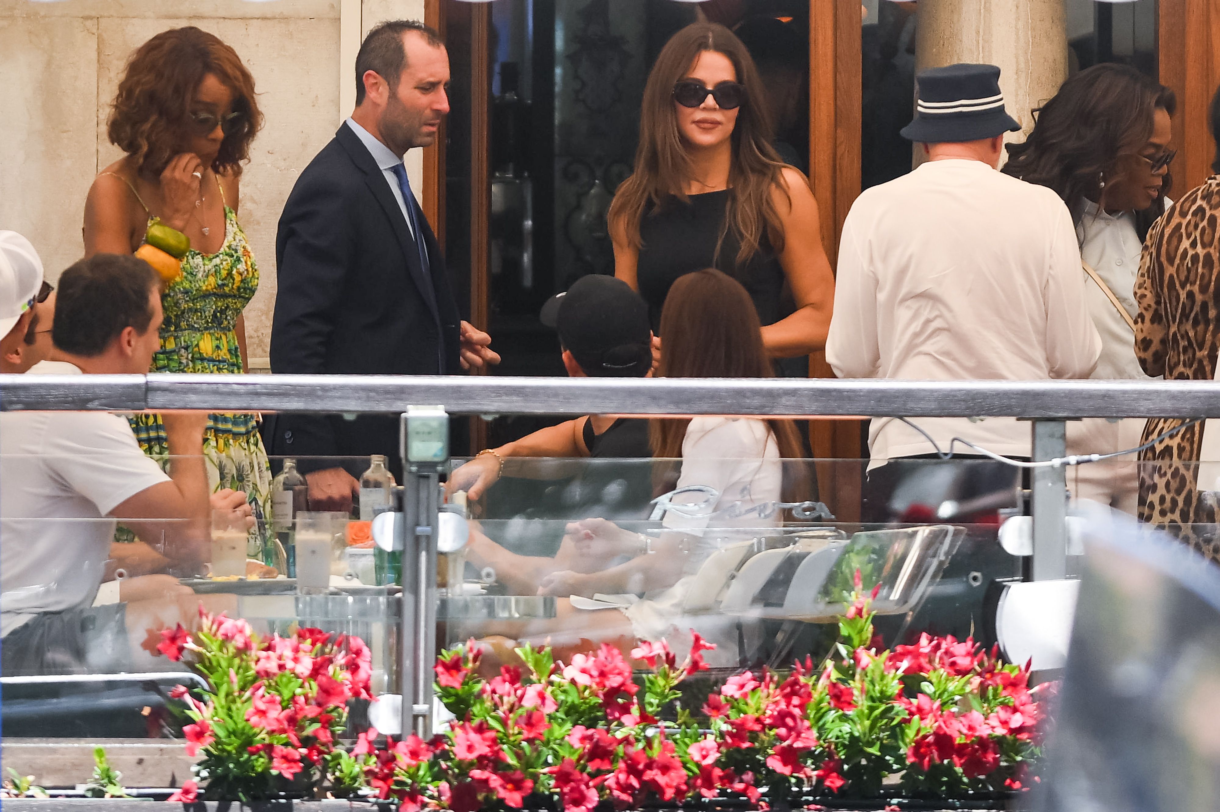 Access_Kardashian_21~0.jpg