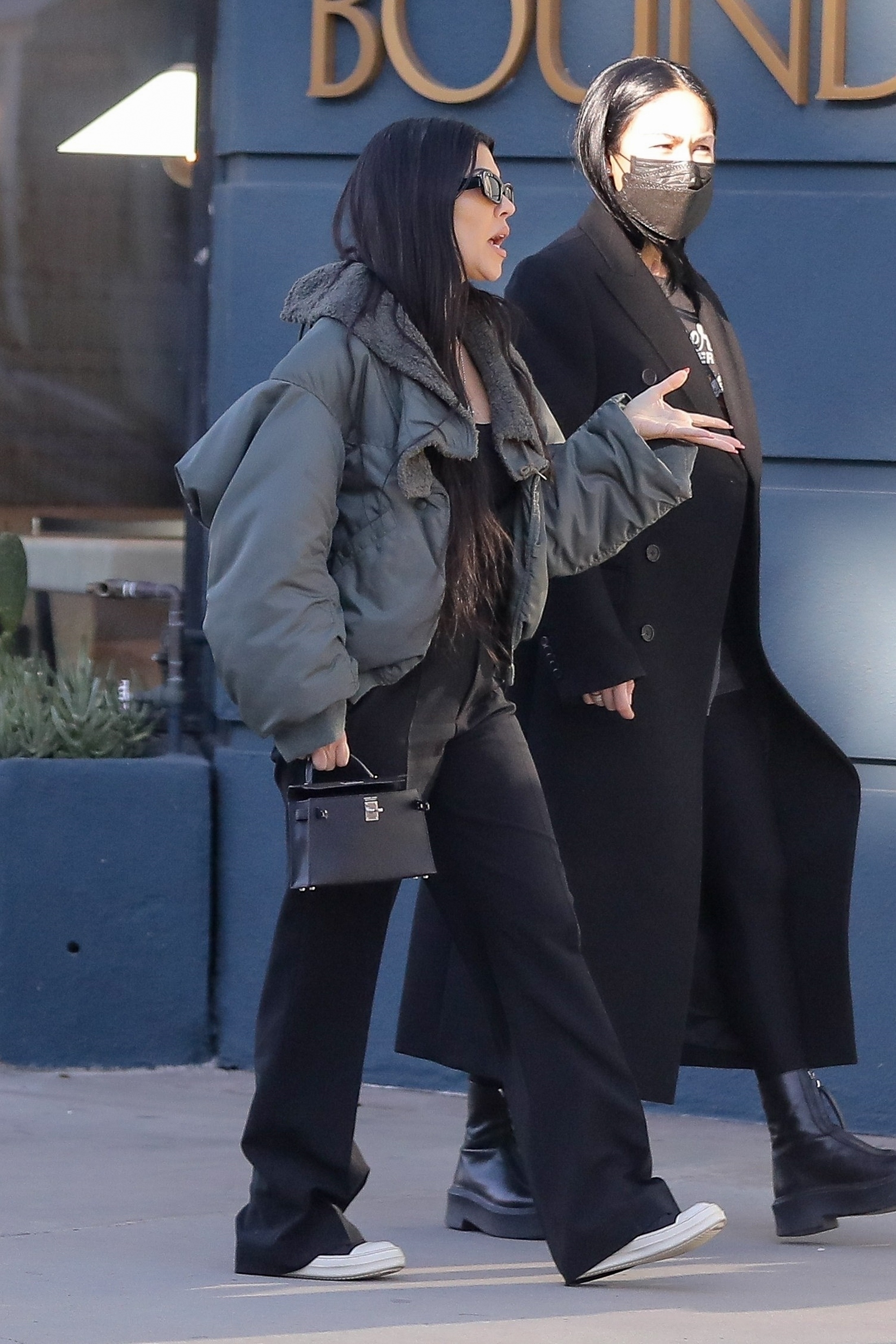 Access_Kardashian_3~0.jpg