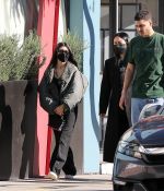 Access_Kardashian_1~0.jpg