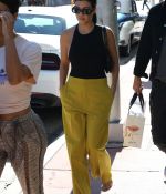 Access_Kardashian_11~0.jpg