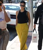 Access_Kardashian_14~0.jpg