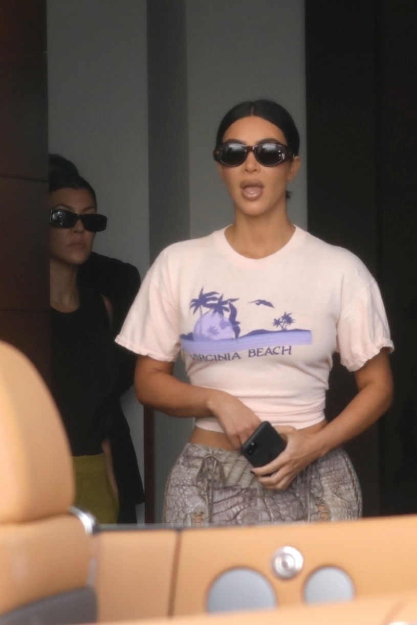Access_Kardashian_1~0.jpg