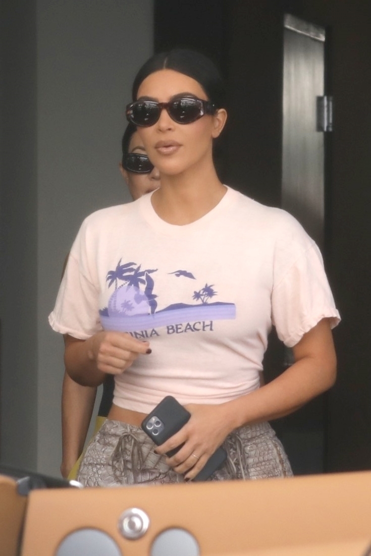Access_Kardashian_3~0.jpg