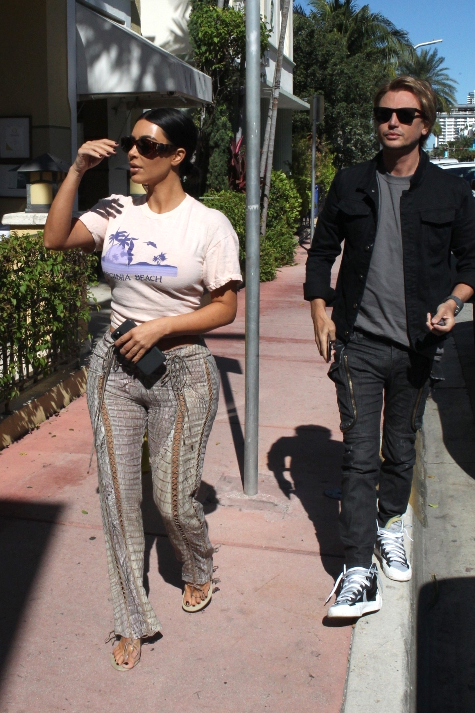 Access_Kardashian_3~1.jpg