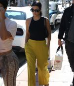 Access_Kardashian_10~0.jpg