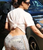 Access_Kardashian_10~1.jpg