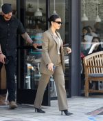 Access_Kardashian_3.jpg