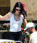 Access_Kardashian_10.jpg
