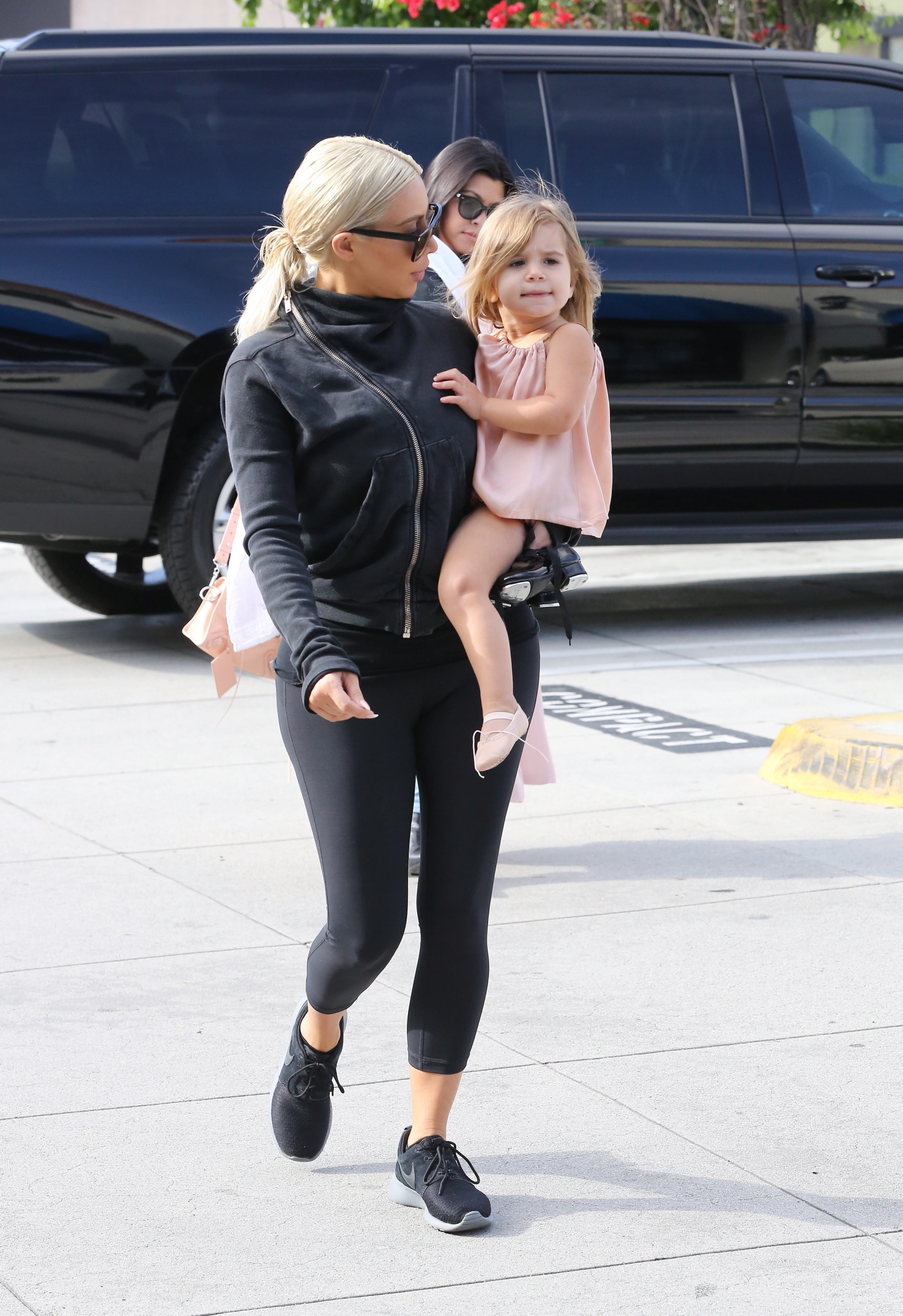 Access_Kardashian_13.jpg