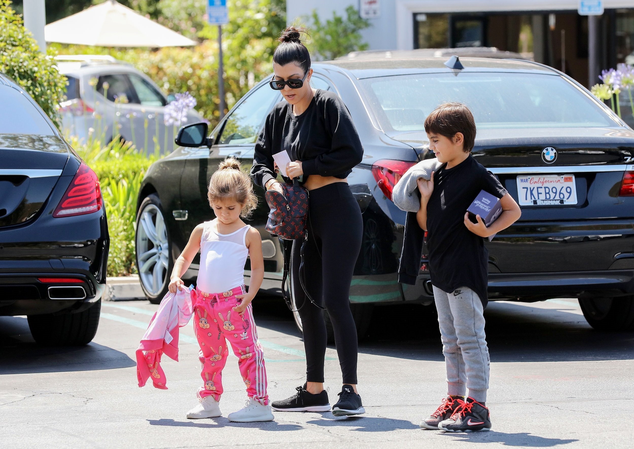 Access_Kardashian_90.jpg