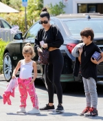 Access_Kardashian_90.jpg