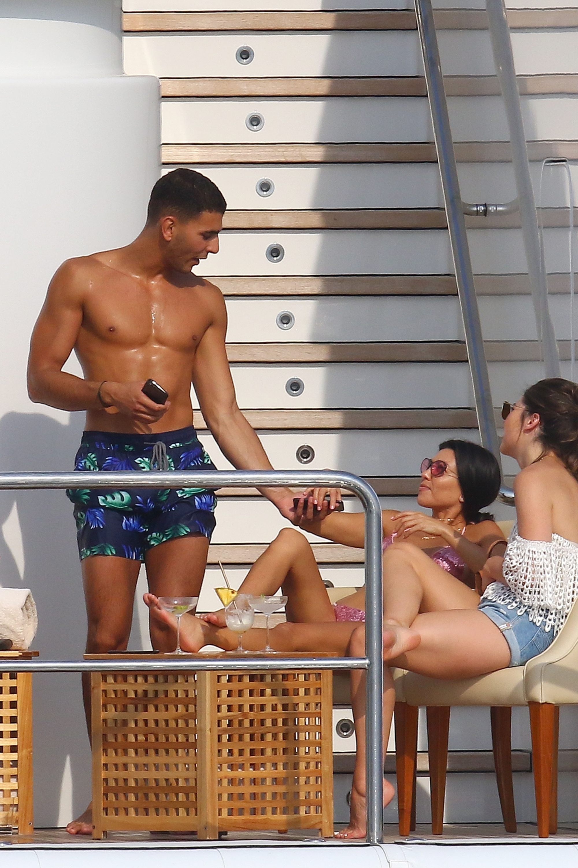 Access_Kardashian_30.jpg