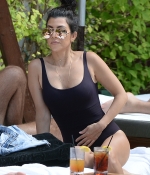 Access_Kardashian_6.jpg