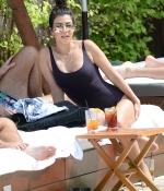 Access_Kardashian_7.jpg