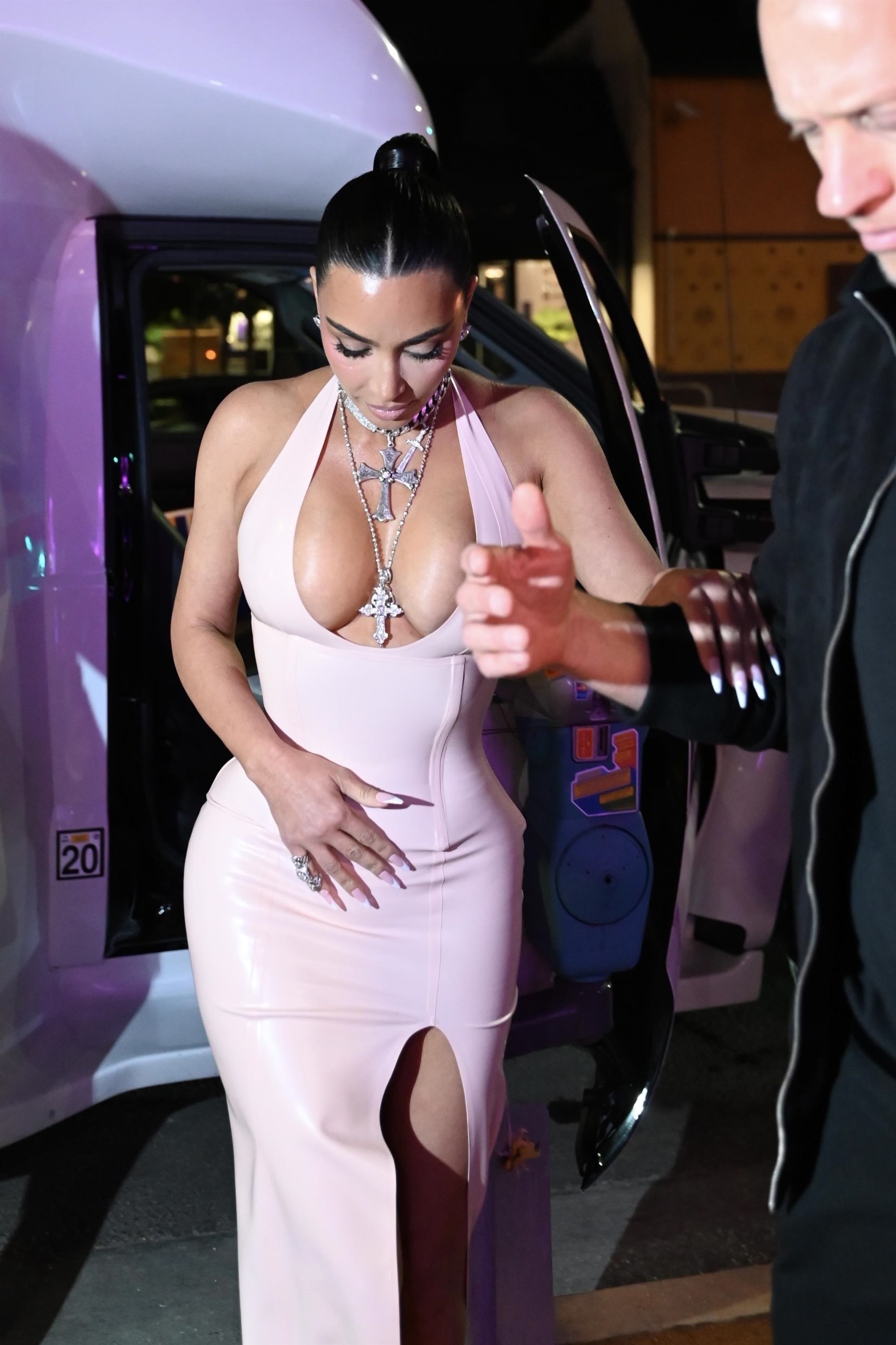 Access_Kardashian_51~0.jpg