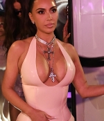 Access_Kardashian_50~0.jpg