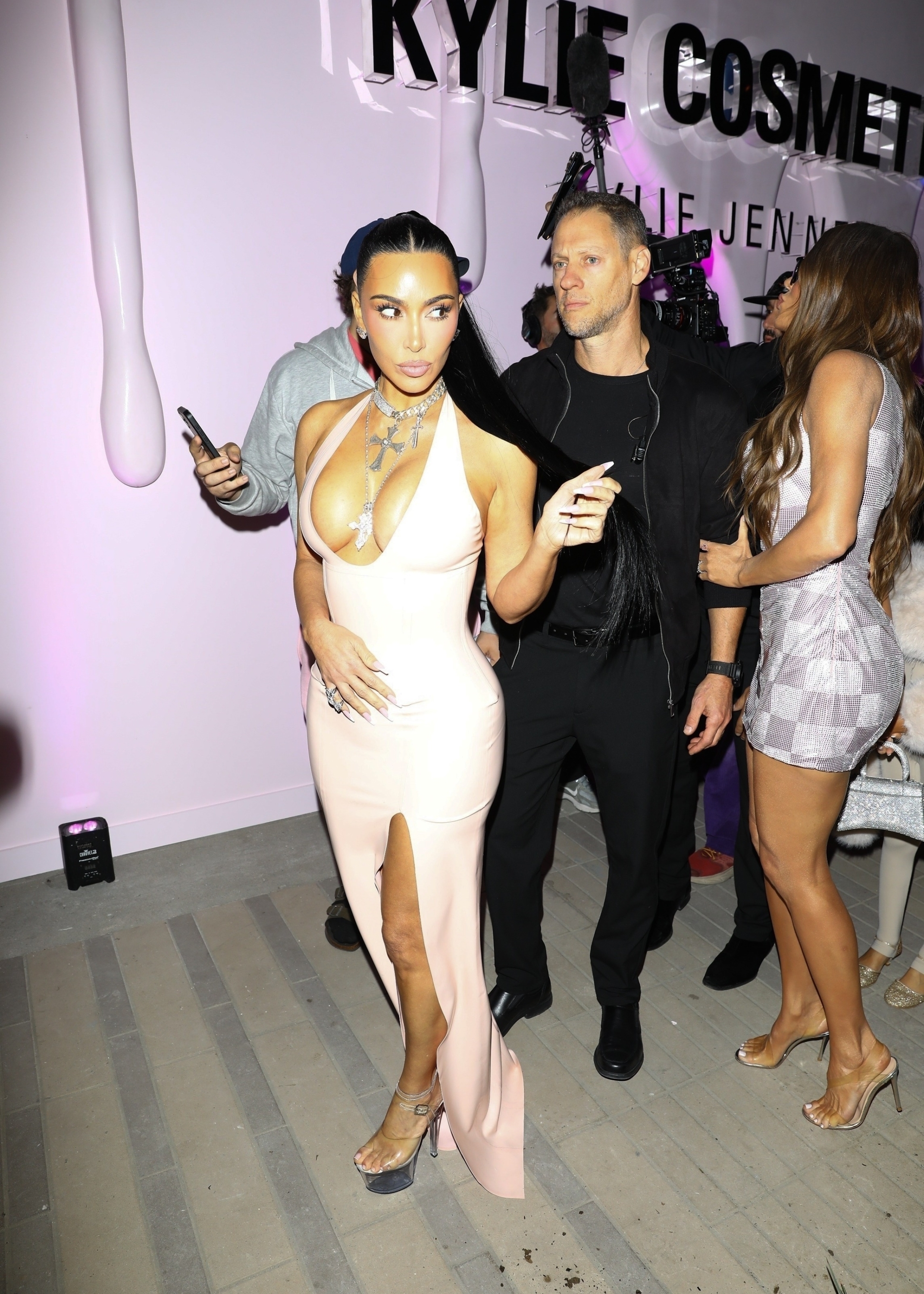 Access_Kardashian_100.jpg
