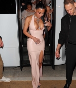 Access_Kardashian_60~0.jpg
