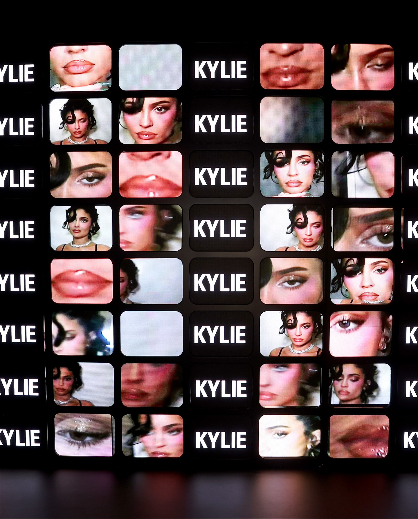 Access_Kardashian_17~0.jpg
