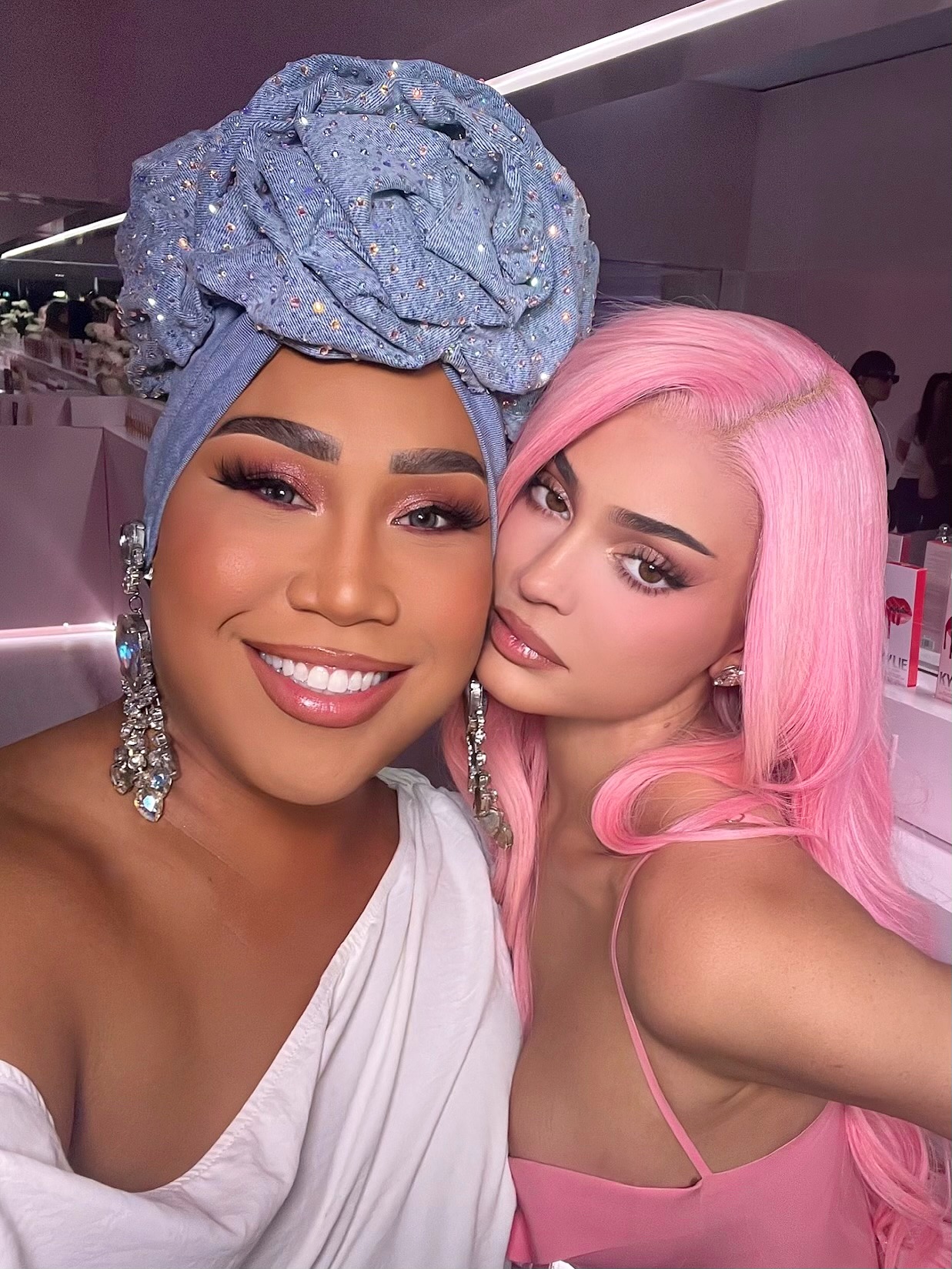 Access_Kardashian_24~0.jpg