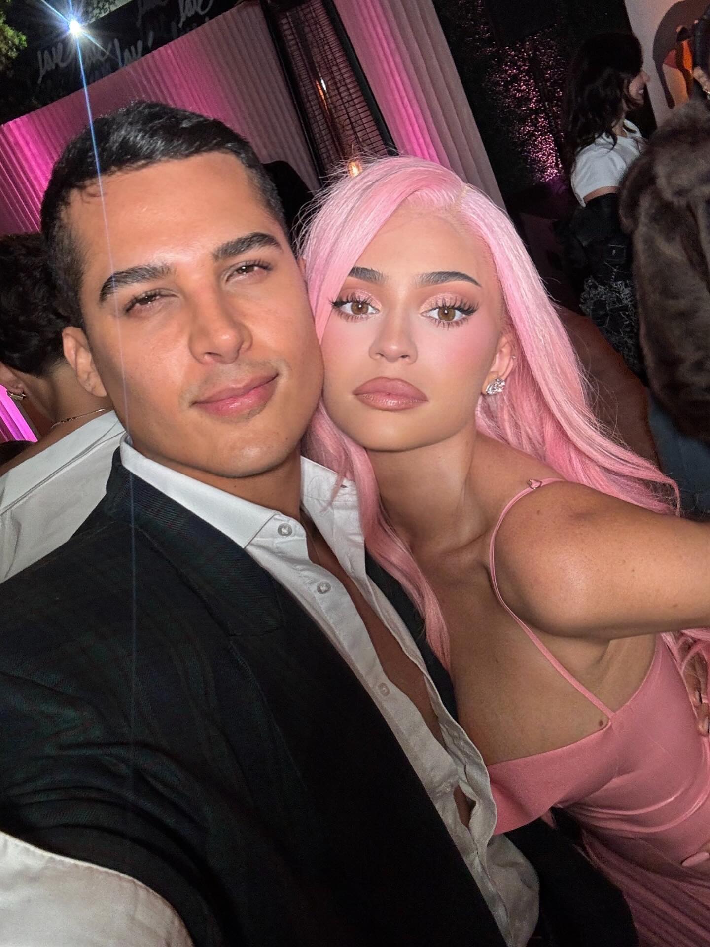 Access_Kardashian_46~0.jpg