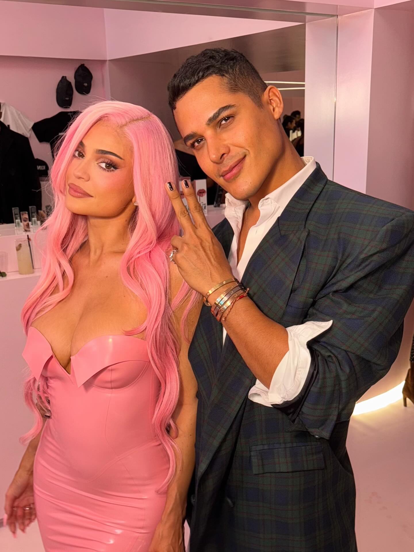 Access_Kardashian_47~0.jpg