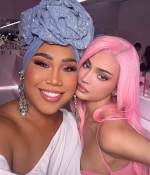 Access_Kardashian_24~0.jpg