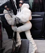 Access_Kardashian_5.jpg