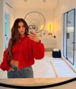 Access_Kardashian_1~0.jpg