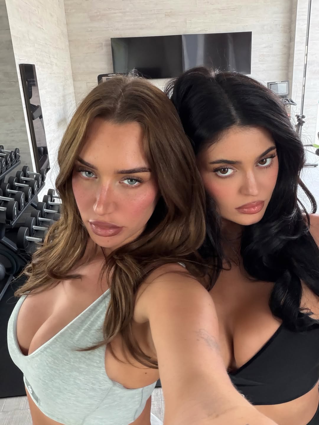 Access_Kardashian_2~0.jpg