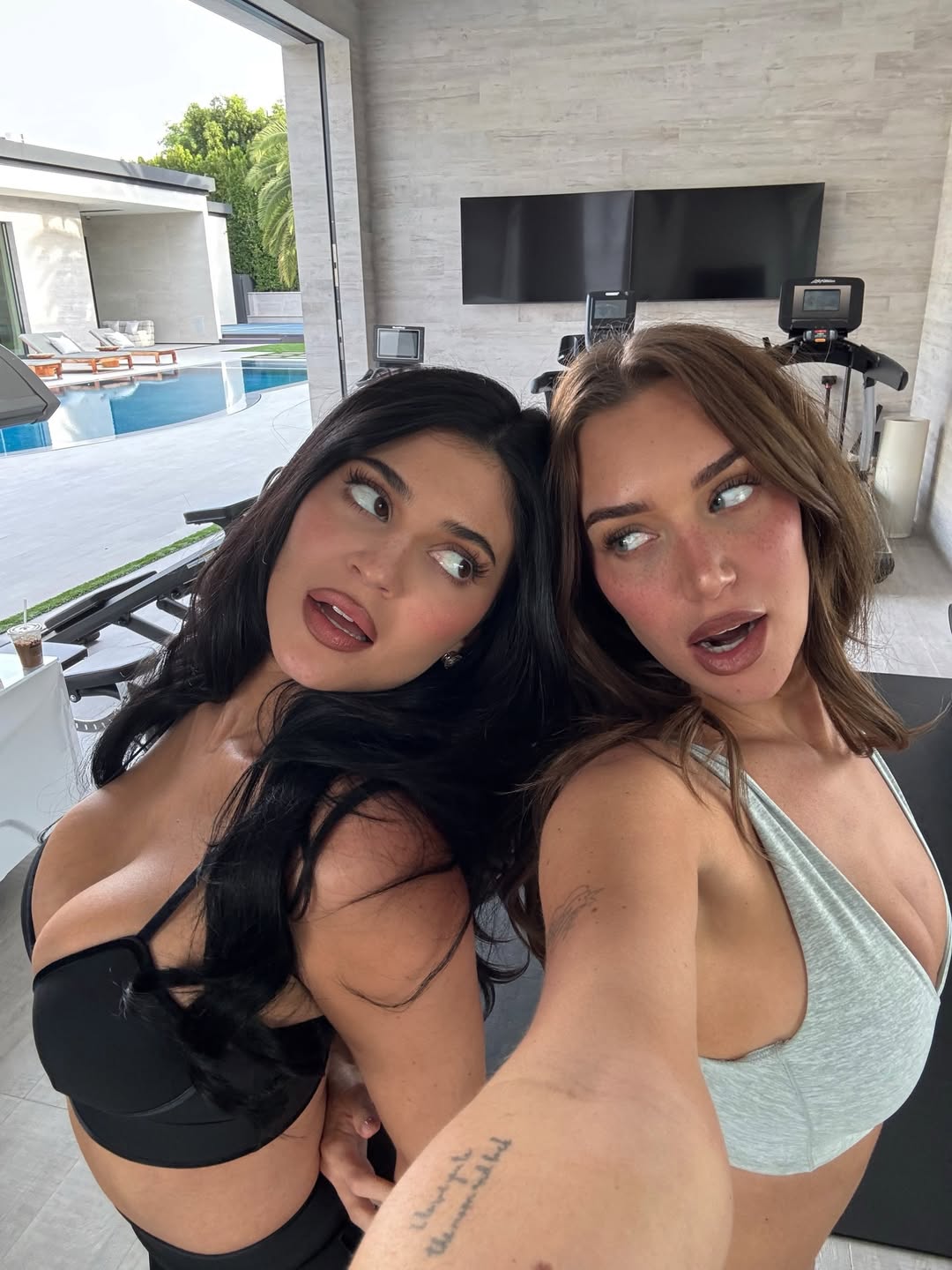 Access_Kardashian_5~0.jpg