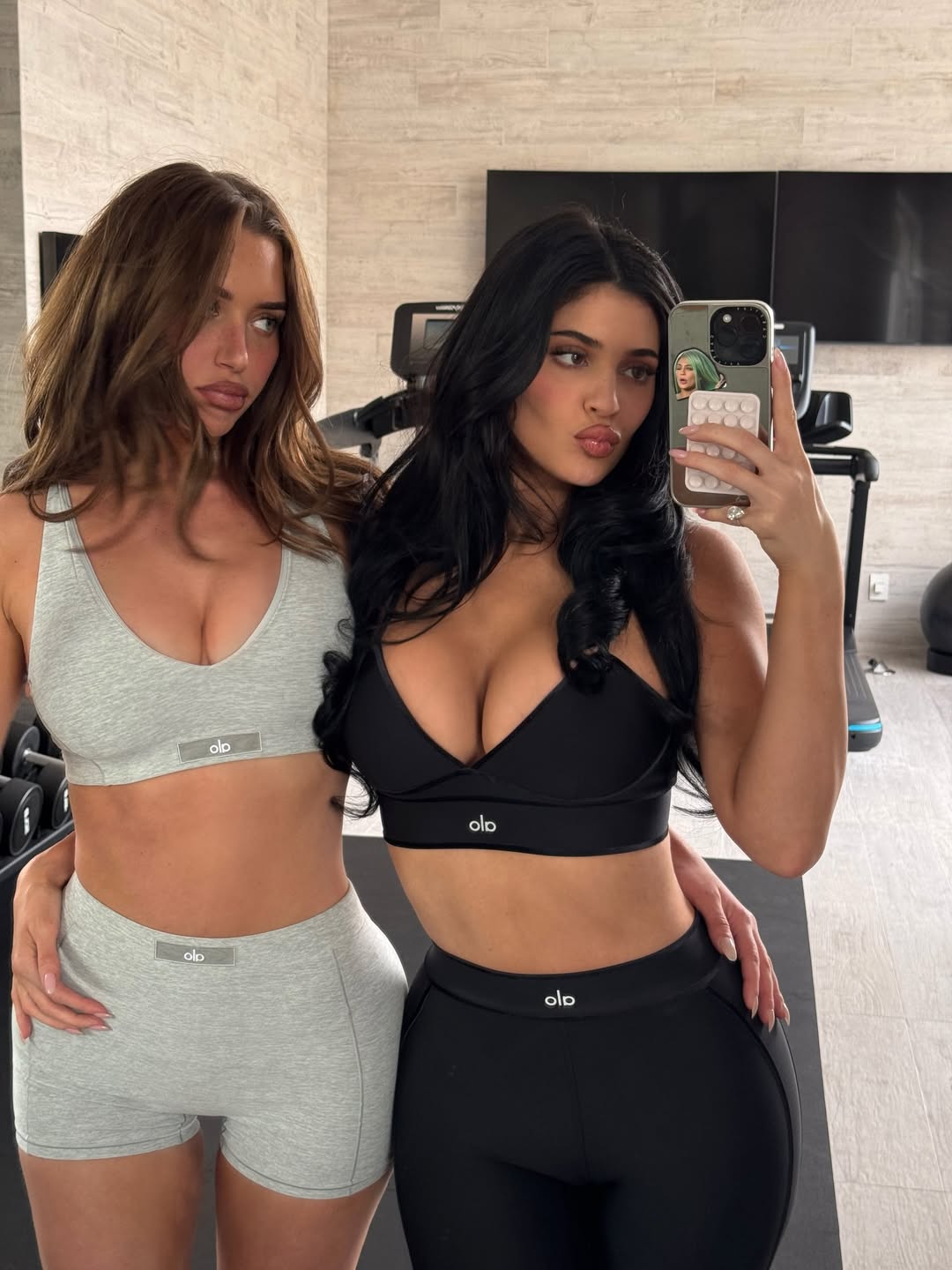Access_Kardashian_6~0.jpg