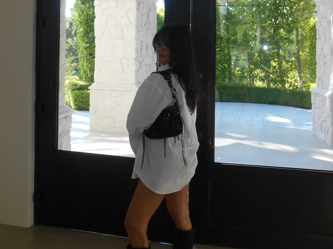 Access_Kardashian_11~0.jpg
