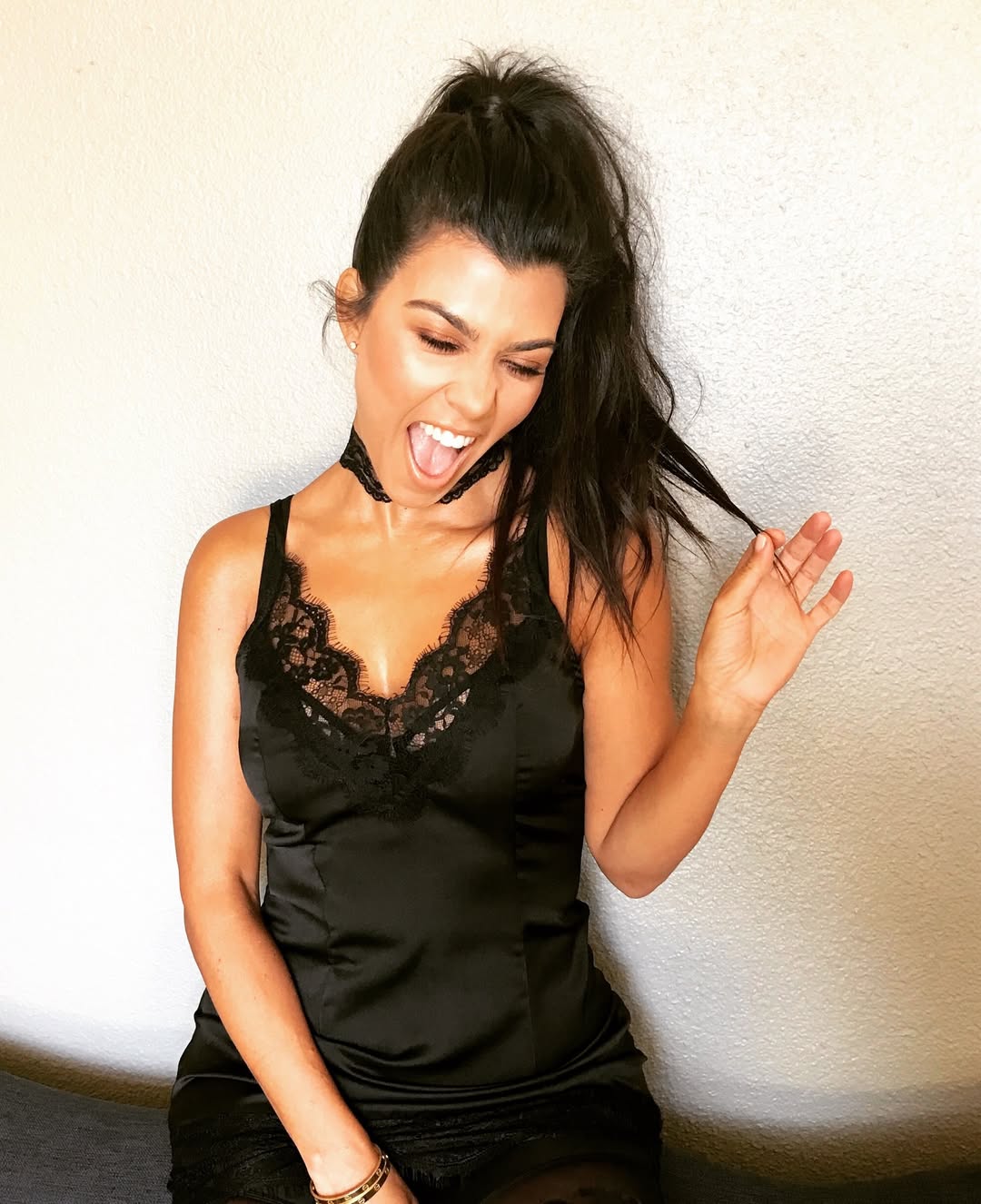 Access_Kardashian_1~0.jpg