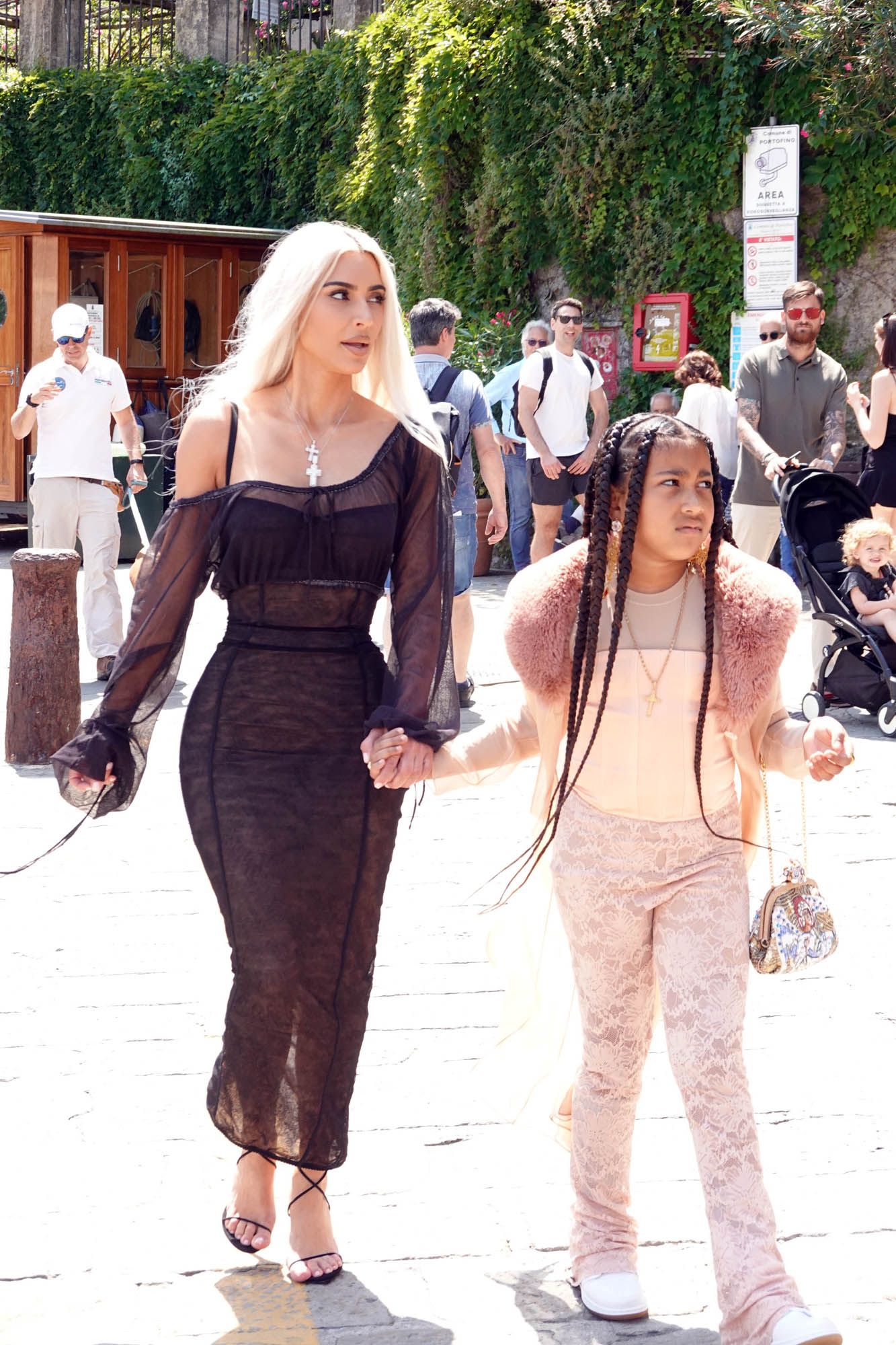 Access_Kardashian_002.jpg