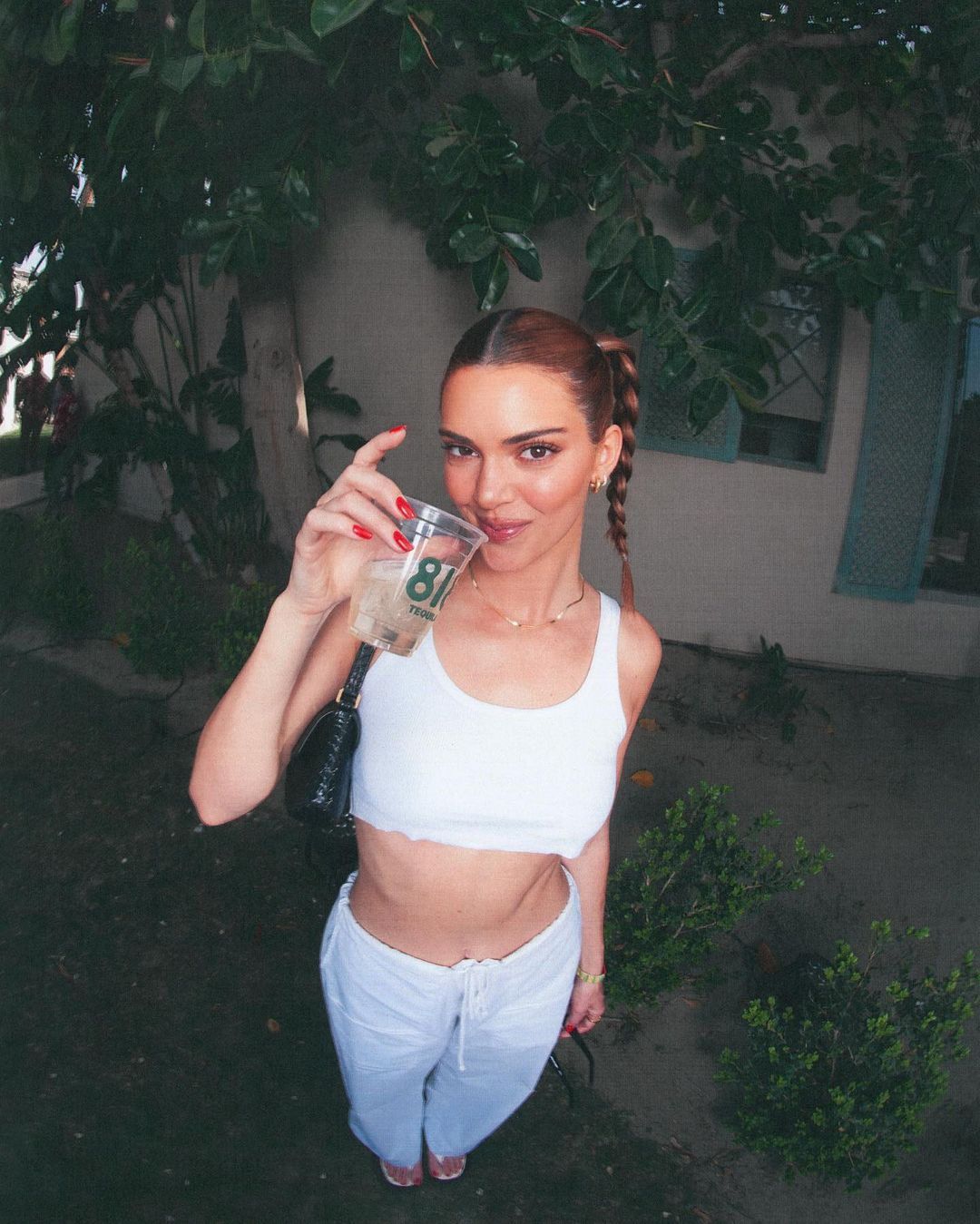 Access_Kardashian_003~0.jpg