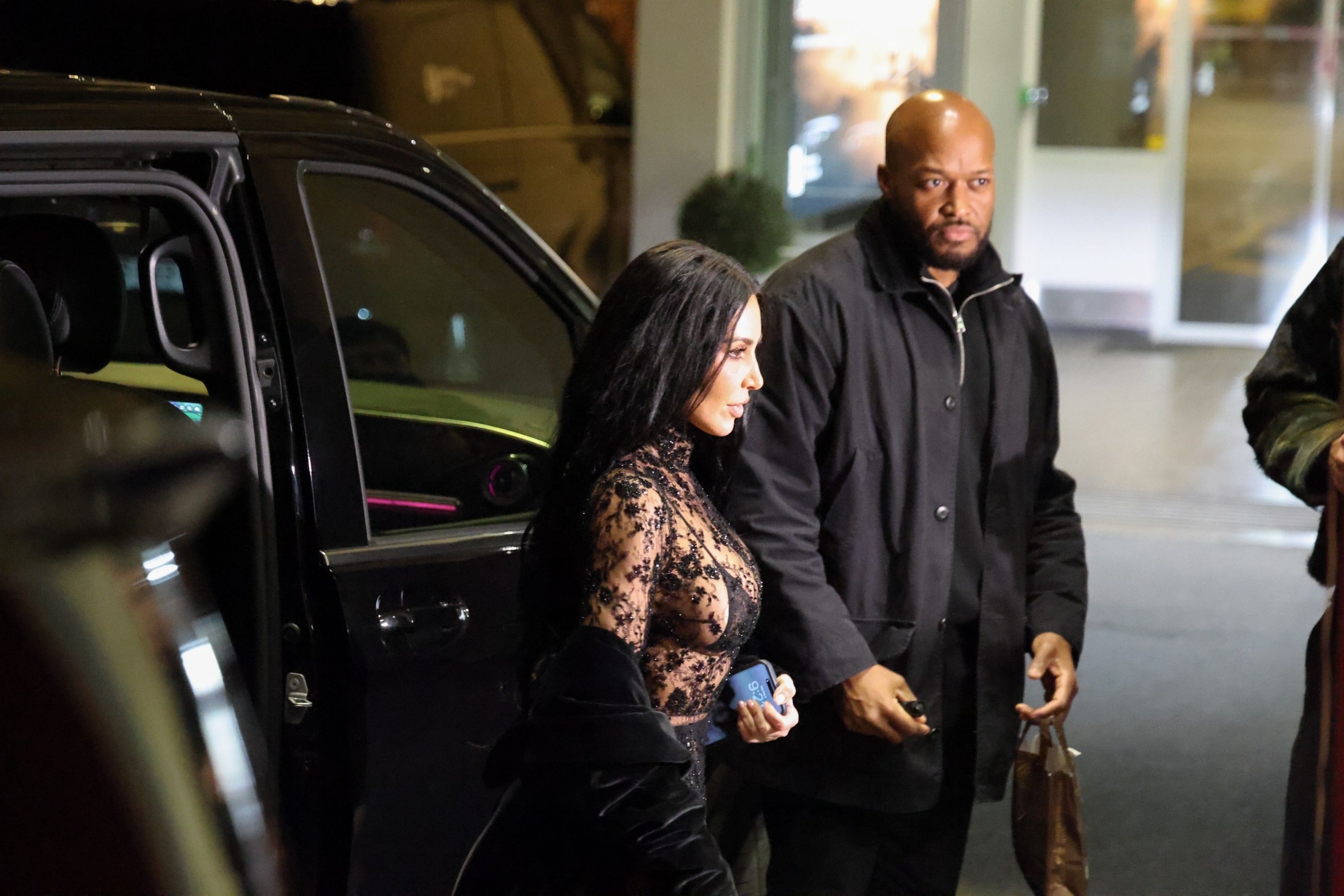 Access_Kardashian_1~0.jpg