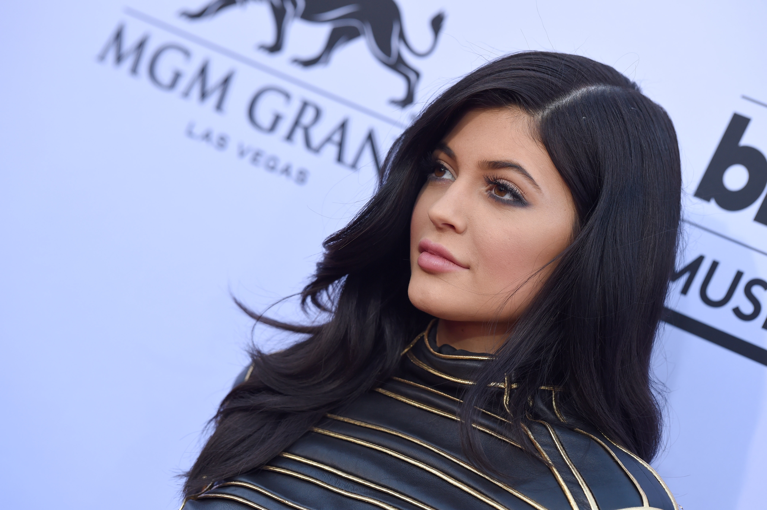 Access_Kardashian_90.jpg