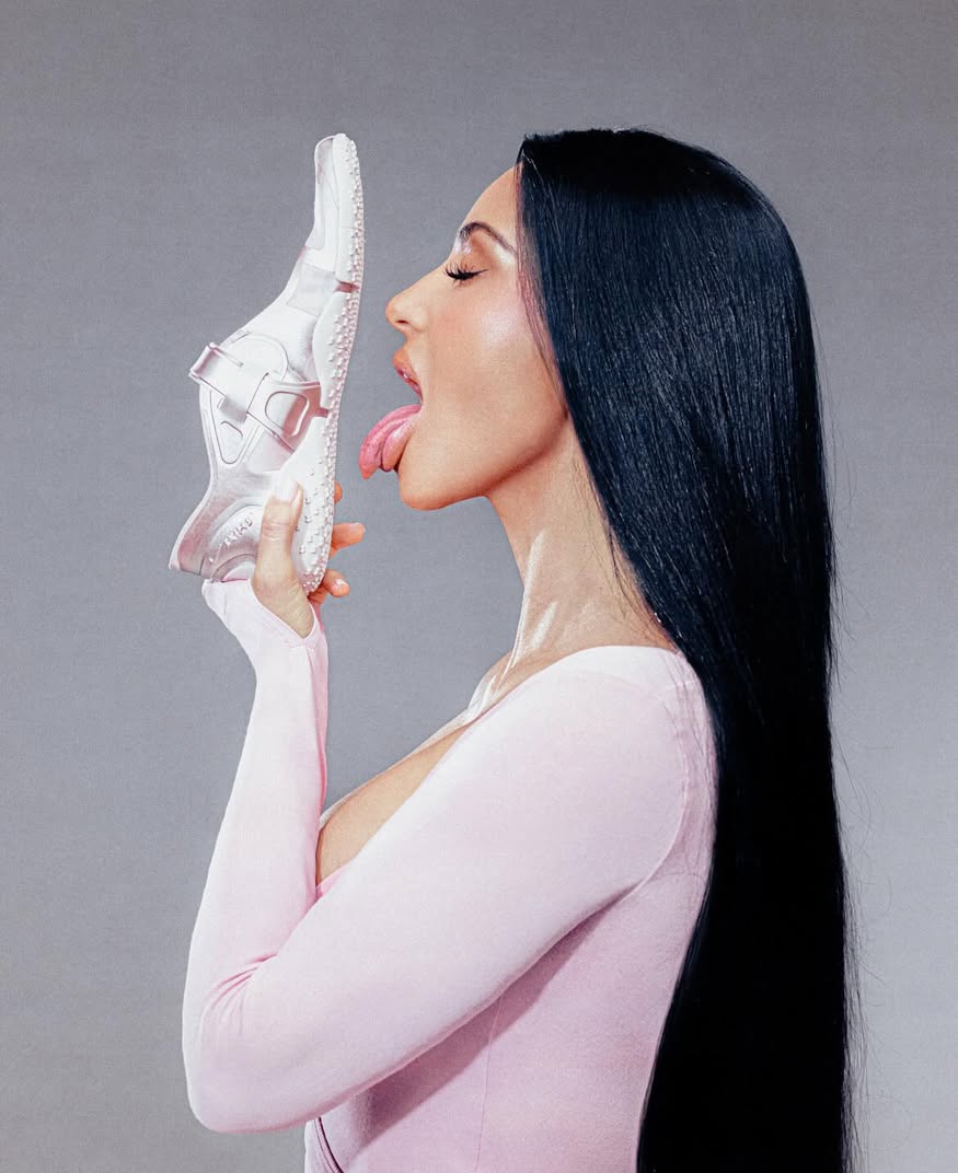 Access_Kardashian_12~0.jpg