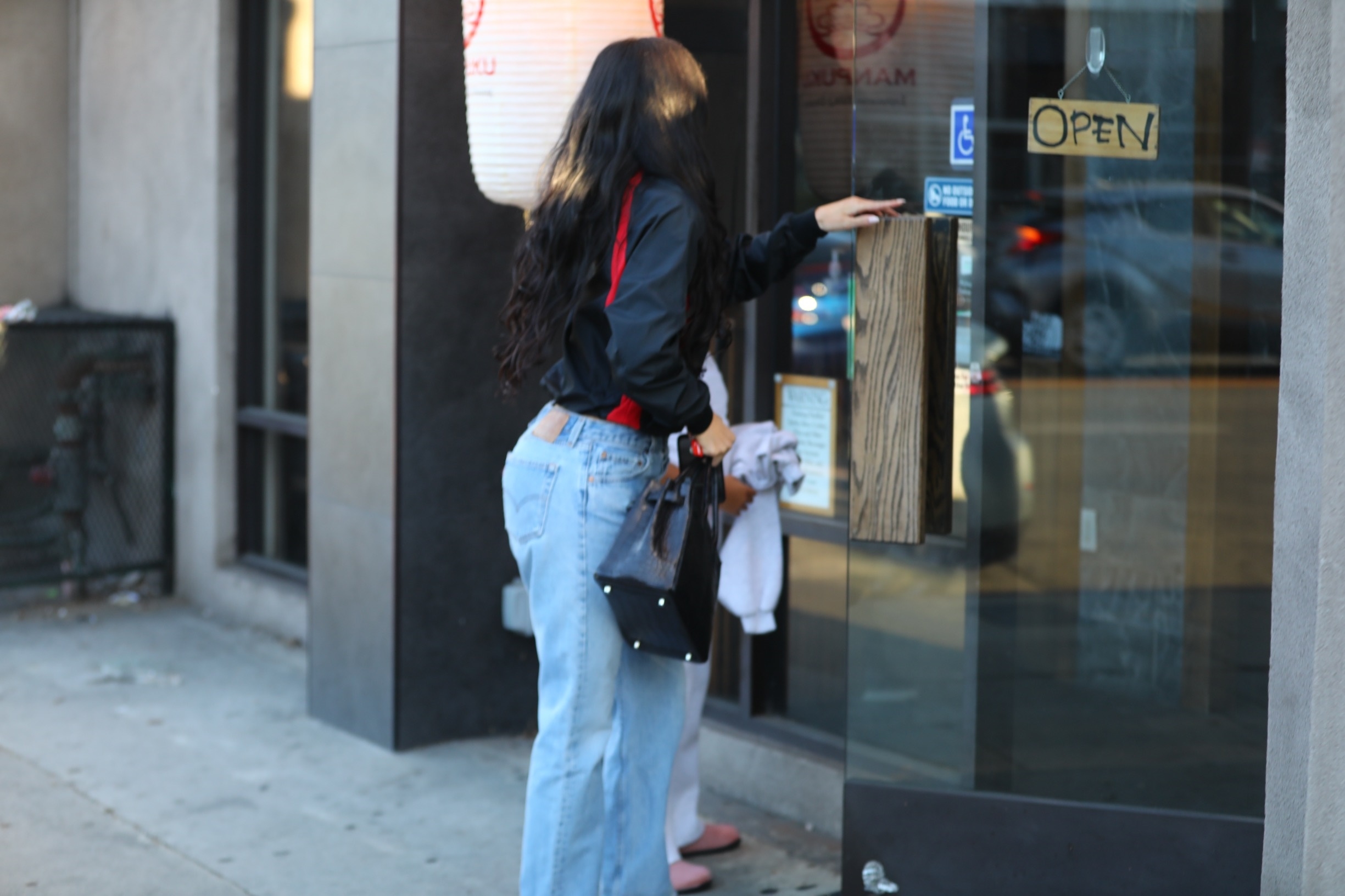 Access_Kardashian_78~0.jpg