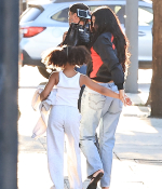 Access_Kardashian_31~0.jpg