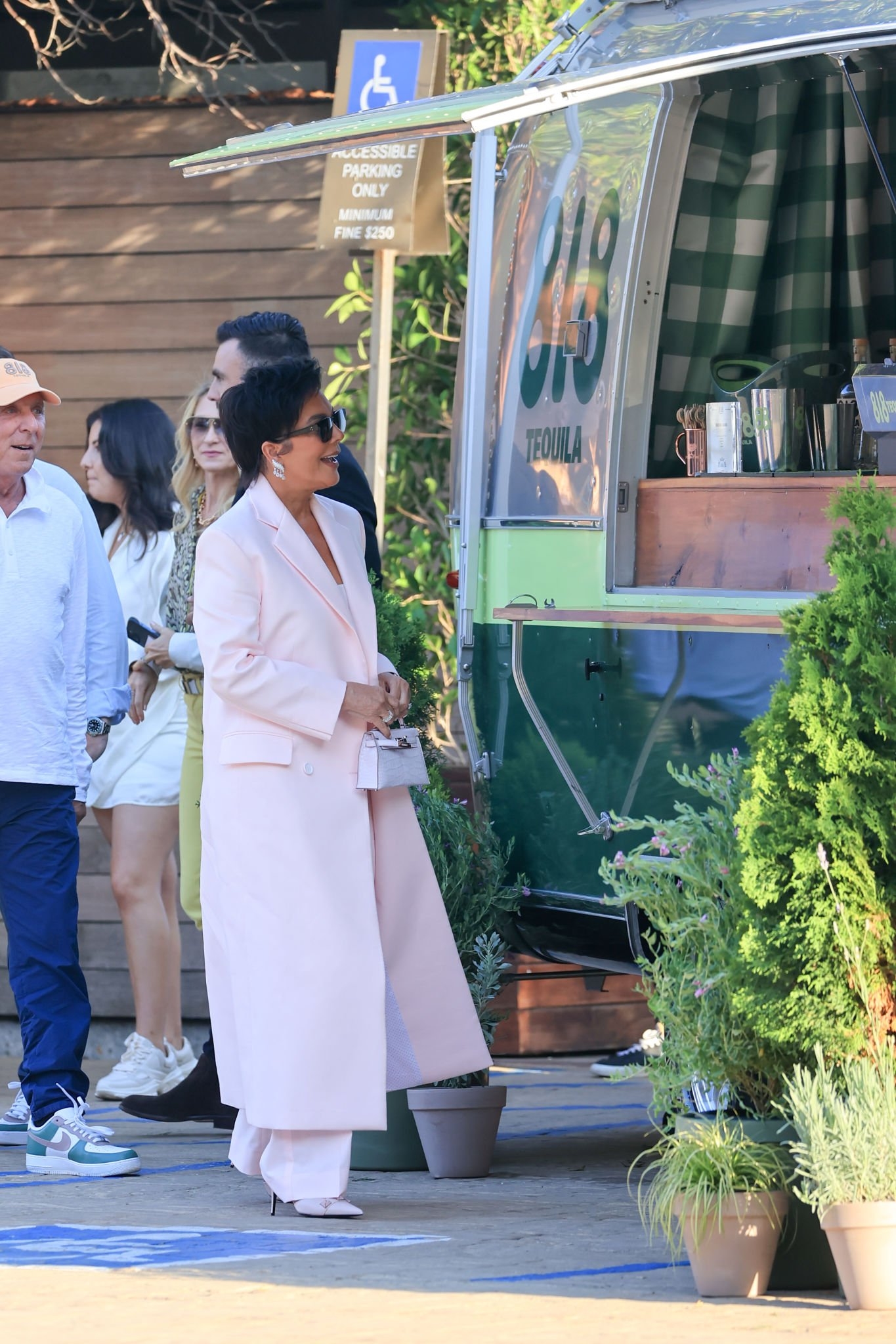 Access_Kardashian_002.jpg