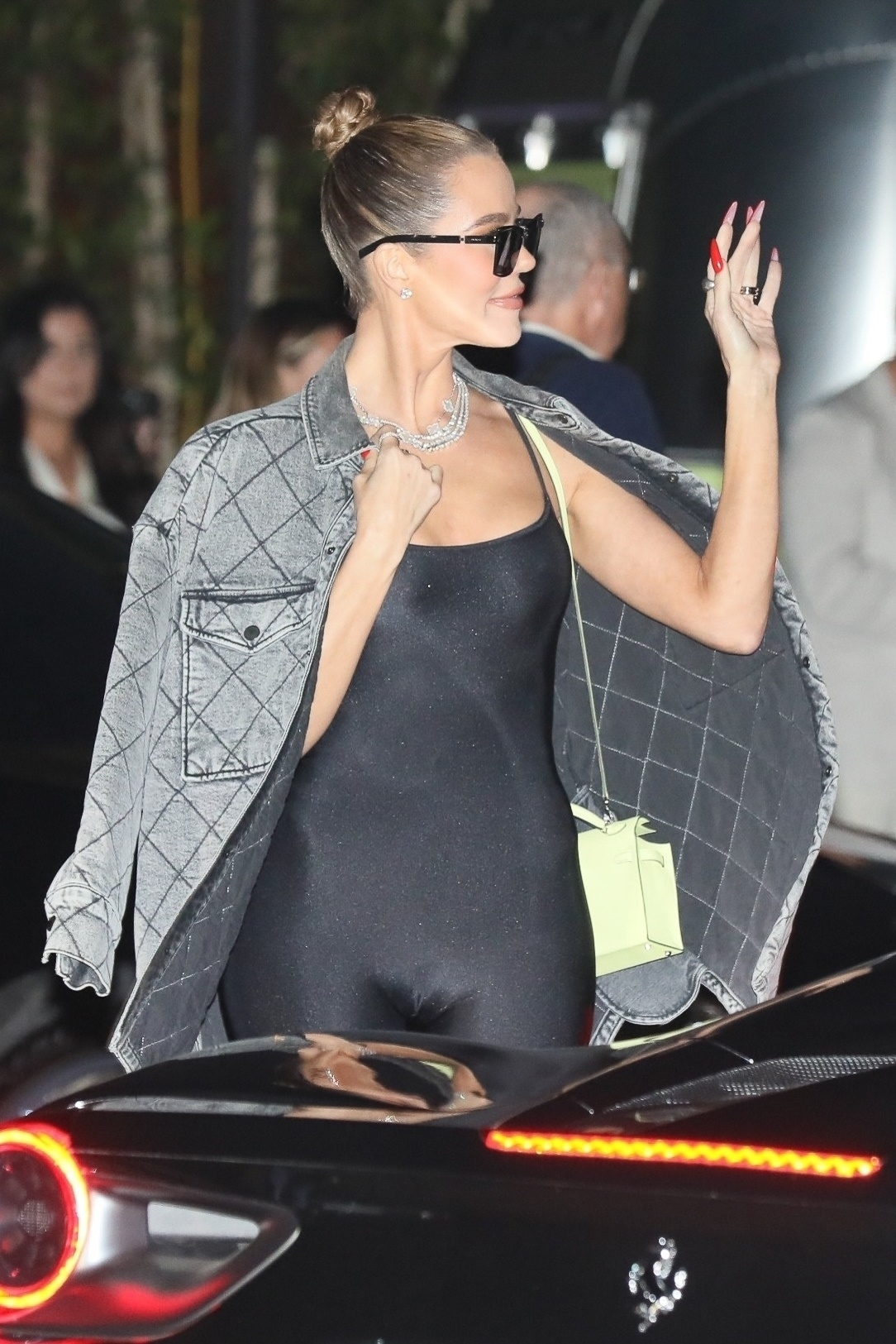 Access_Kardashian_002~0.jpg