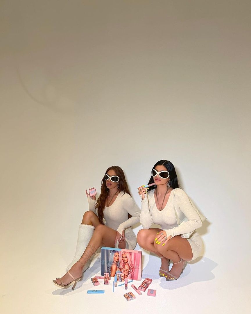 Access_Kardashian_001~0.jpg