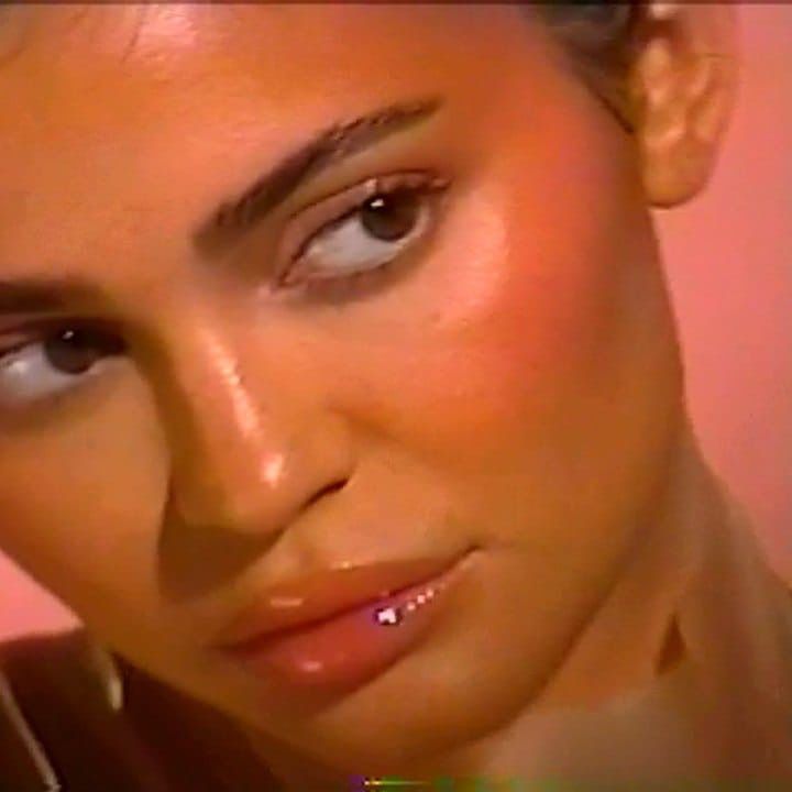 Access_Kardashian_001~1.jpg